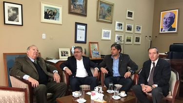 Apuntan a regularizar y reubicar a los vendedores informales