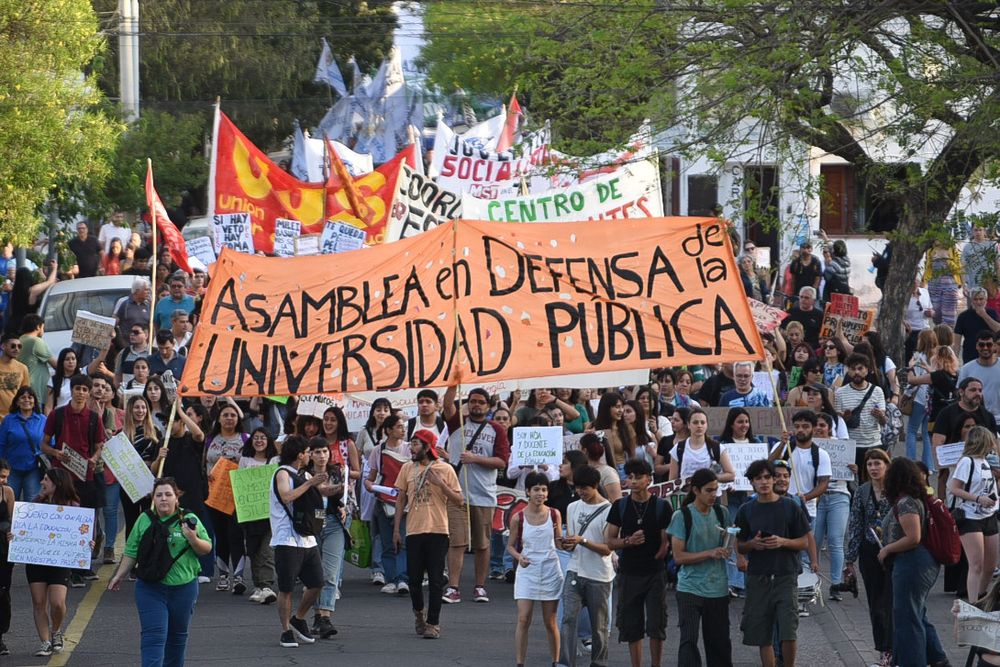 MARCHA6universitaria octubre (4).jpg