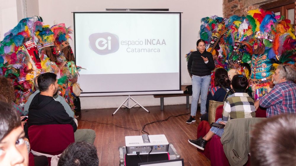 De Mariel Bomczuk. Presentaron el documental Comparsas de Mutquín.