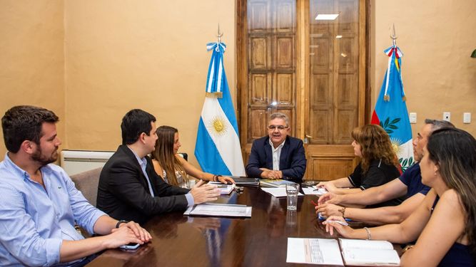 El Gobierno convoca a gremios