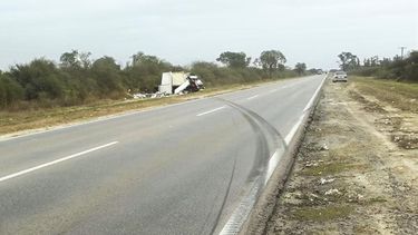 al menos cinco muertos en un choque frontal de autos