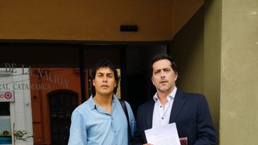 El concejal Mario Paéz y el abogado Antonio Acuña denunciaron irregularidades en los padrones de Santa Rosa.&nbsp;