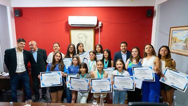 reconocimiento para gimnastas de thi-vale del club san martin
