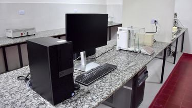 la unca inauguro laboratorio de control quimico de procesos