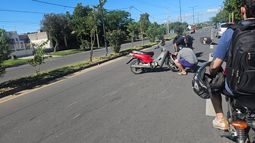 Un motociclista sufrió una descompensación en plena avenida y debió ser asistido Un motociclista sufrió una descompensación en plena avenida y debió ser asistido