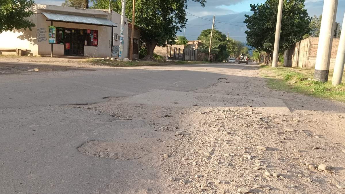 Vecinos reclaman por el deterioro de la avenida Enrique Ocampo en Pozo ...