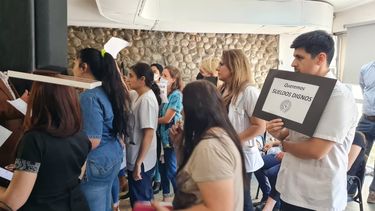Petitorio. Trabajadores de la salud leyeron un documento en el recinto de sesiones.