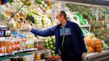 Aumento. La canasta básica total aumentó un 40% en 2021. Es menos que la inflación, pero el cálculo es otro.