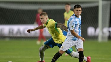 Argentina igualó con Brasil y se define en la última fecha