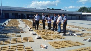Incautaron dos toneladas de droga