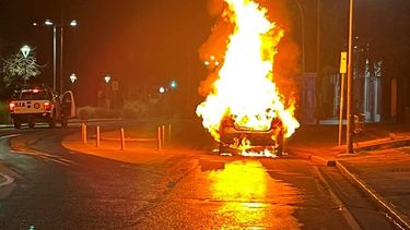 se incendio un automovil en la capital