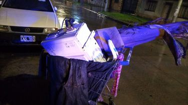 robaron un aire acondicionado y lo llevaron en un changuito