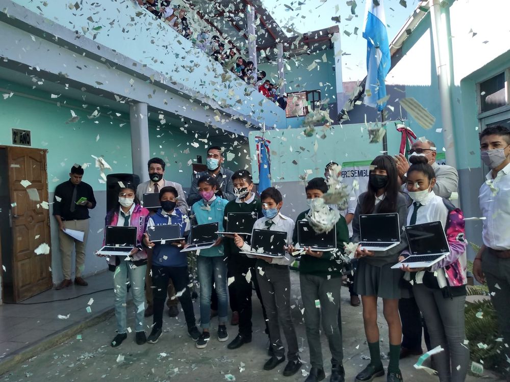 Educación entregó netbooks a chicos de Pajonal