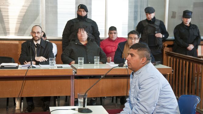 Tres acusados por el delito de “tenencia de estupefacientes”, en silencio