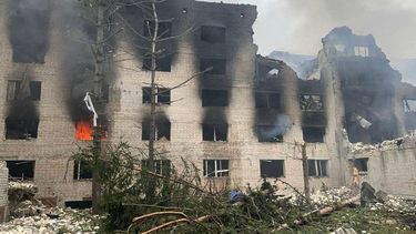 Destrucción. Continúan los bombardeos rusos en la ciudad de Jarkov.