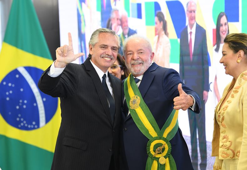 Saludo. Alberto Hern&aacute;ndez particip&oacute; del acto de asunci&oacute;n.&nbsp;
