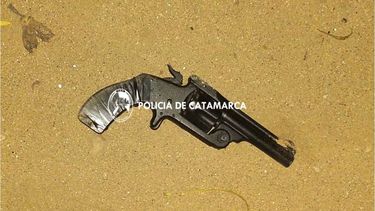 fue arrestado por amenazar con un arma a un hombre