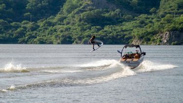 finaliza la exhibicion de wakeboard y ski nautico en las aguas del dique las pirquitas
