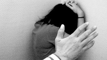 Detenidos por pegar a sus parejas