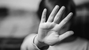 Violencia. la agresión sexual a chicos y chicas es un problema.