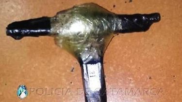 Tras una persecución, aprehenden a un joven y le secuestran una “espadita”