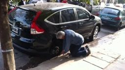 Detuvieron a dos robarruedas