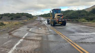 Vialidad trabaja para restablecer rutas afectadas por derrumbes y daños