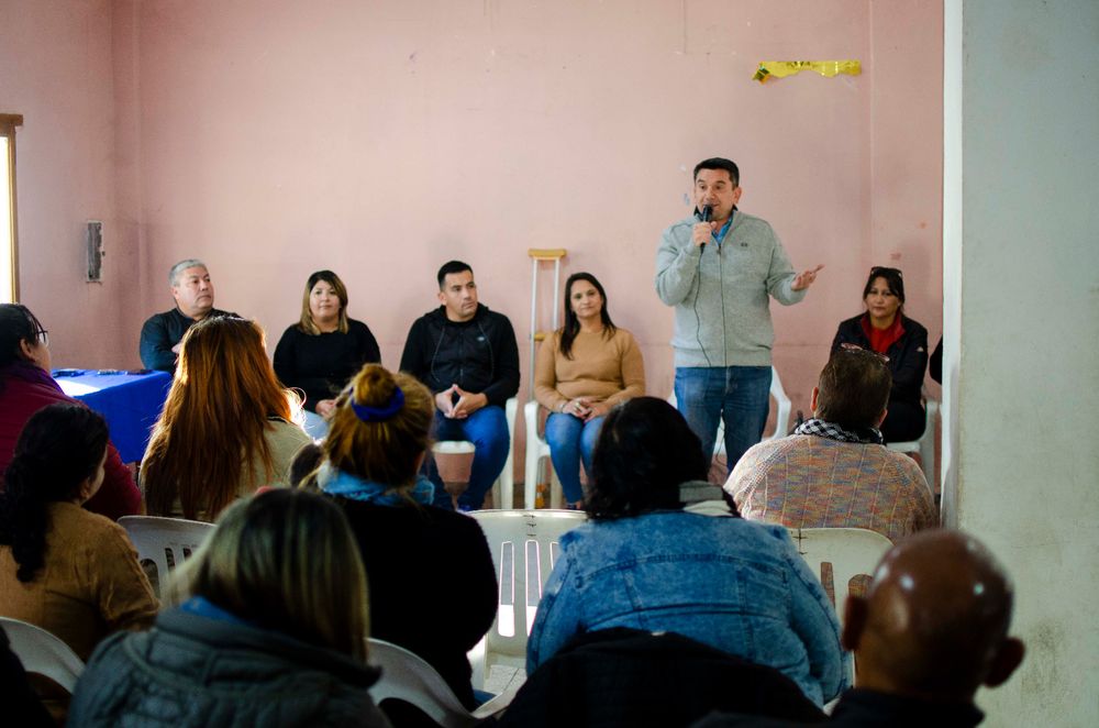 Guillo Ferreyra en las charlas vecinales