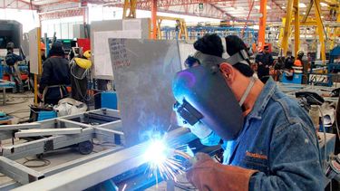 La industria cayó más del 7%: es la décima baja consecutiva