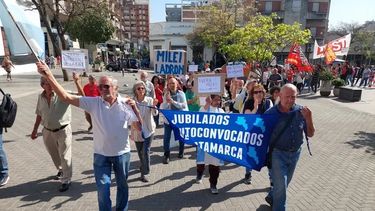 Los jubilados comen una vez  al día y luego  toman mate  cocido con pan