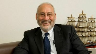 Dos para triunfar. Josehp Stiglitz estuvo en la Argentina en 2008 para promocionar a José Perea.