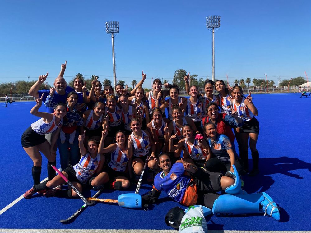 Felicidad. Las chicas catamarqueñas ascendieron a la división B.