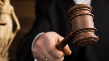 un ano de prision en suspenso por desobediencia judicial y amenazas