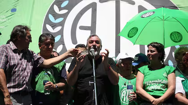 ate denuncia que los funcionarios del gobierno nacional se aumentaron el sueldo en un 90%