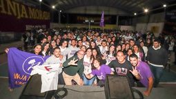 Acto con remeras de Fama 2019