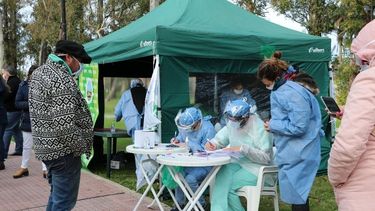 Nuevo récord diario: 52 muertes y 2.845 casos más