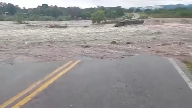 el temporal dejo poblaciones aisladas y evacuados en el este de catamarca