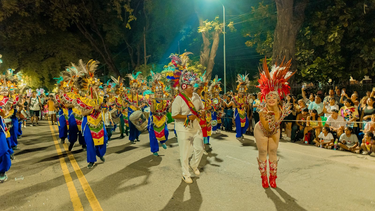 valle viejo vivio el carnaval de la luna en plaza el aborigen