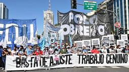El Gobierno habló de pulverizar a los intermediarios de los planes sociales