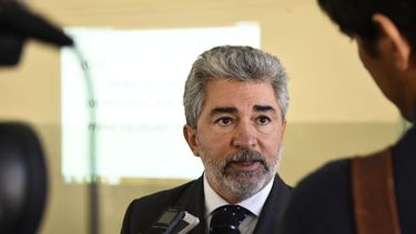 presentan amparo por el silencio de educacion ante los pedidos de informacion