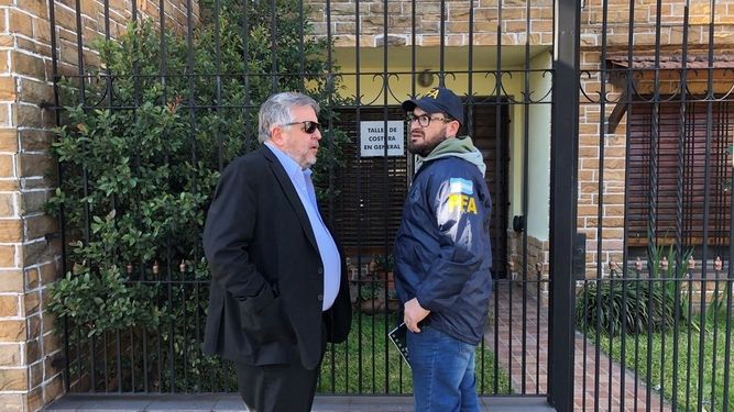 Allanaron la casa de Oscar Centeno