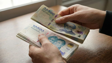 el salario minimo atraviesa uno de sus peores momentos y profundiza la crisis de ingresos