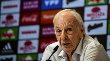 menotti: riquelme tendra que aprender a ser dirigente