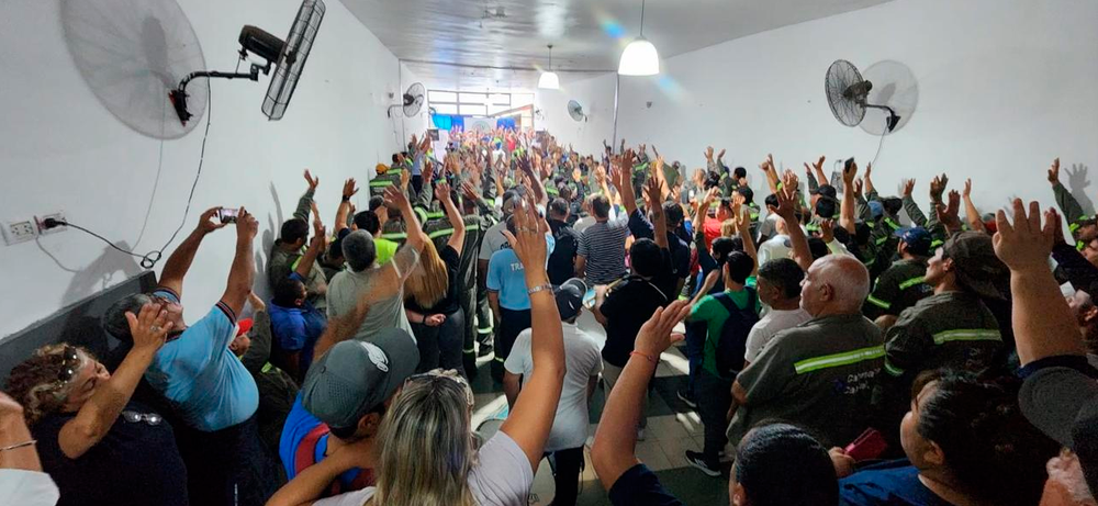 Asamblea. El SOEM aprobó y firmó el primer acuerdo salarial de 2026.