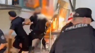 el uso de pistola taser bajo la lupa tras el caso del vigilador que sufrio quemaduras