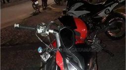 Oficial de la Policía está delicado tras derrapar en una moto