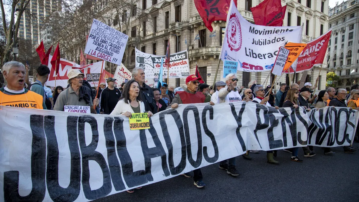 Los jubilados con sobreendeudamiento y morosos suman casi medio millón
