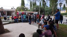 Desocupados de Santa María. Denunciaron que empresas mineras contratan un 80% de personal de Salta. Desocupados de Santa María. Denunciaron que empresas mineras contratan un 80% de personal de Salta.