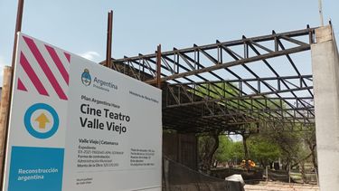 La obra del Cine Teatro recibió críticas de la oposición.