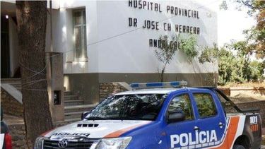 Fue detenido por amenazar, maniatar y encerrar a su pareja en el baúl del auto